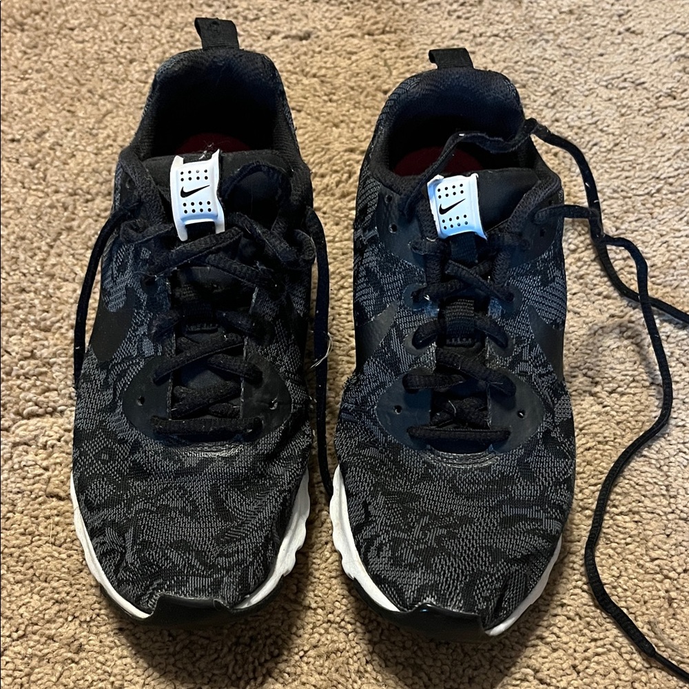 Nike Black and Gray Women's Athletic Shoes